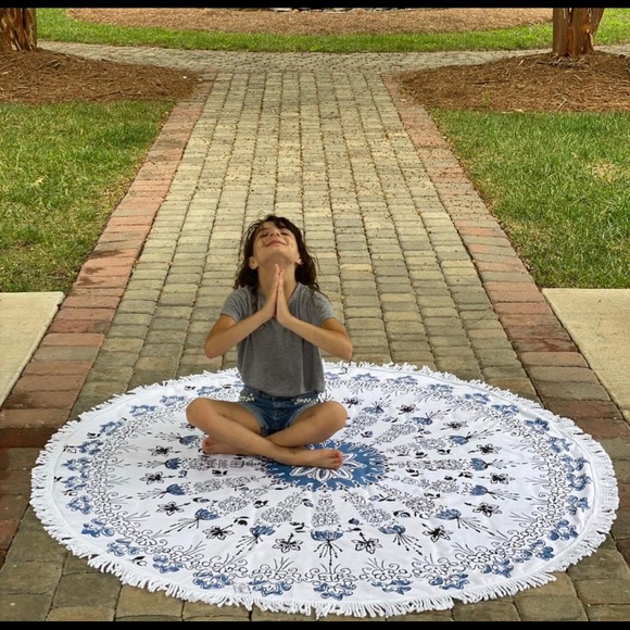 Round Picnic, Beach, Yoga Towel - Picture 3 of 3